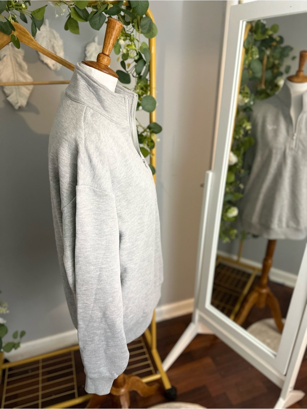 •nwt• Alo Accolade Quarter-Zip Pullover in Grey - Picture 3 of 9
